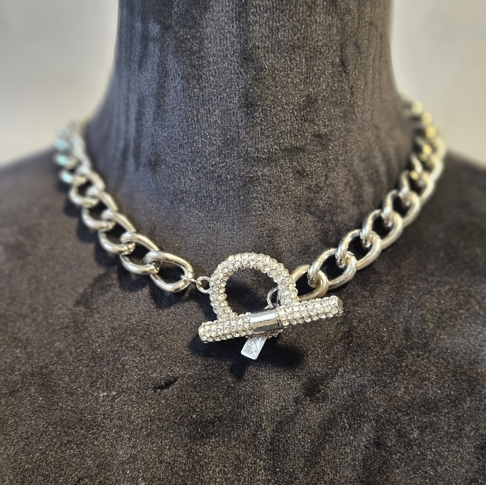 NEW Chuncky rhinestone toggle - 16 inch necklace